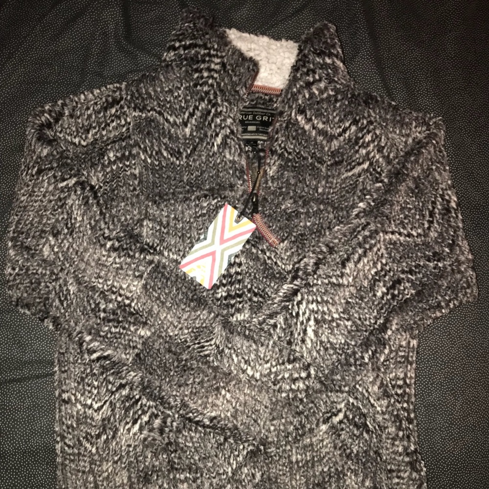 Frosty tipped true grit pullover
